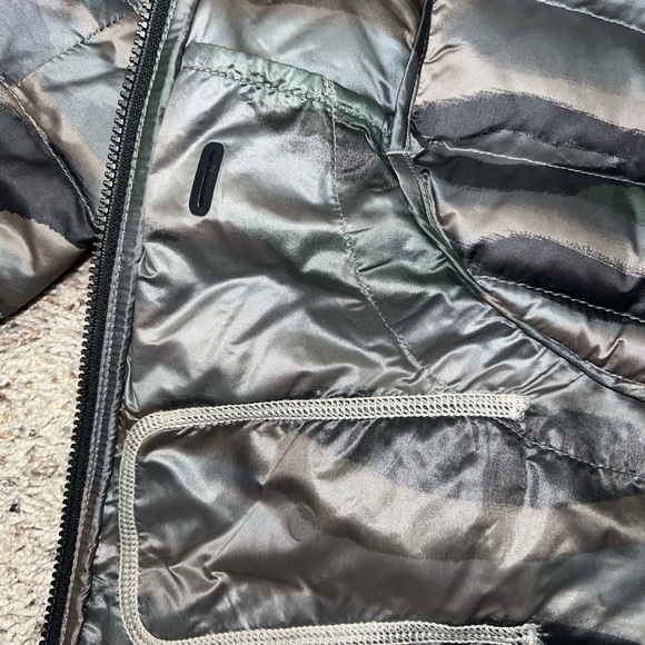 Lululemon camo puffer jacket size 4 - Picture 9 of 10